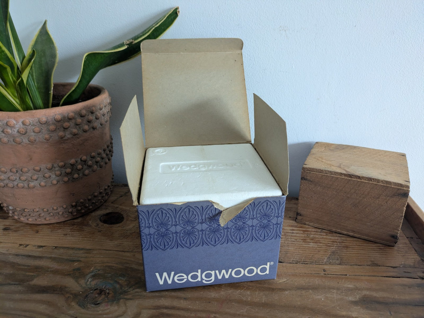NEW Boxed Wedgwood Christmas Mug 1981 Marble Arch Jasper (Pale Blue) Vintage 