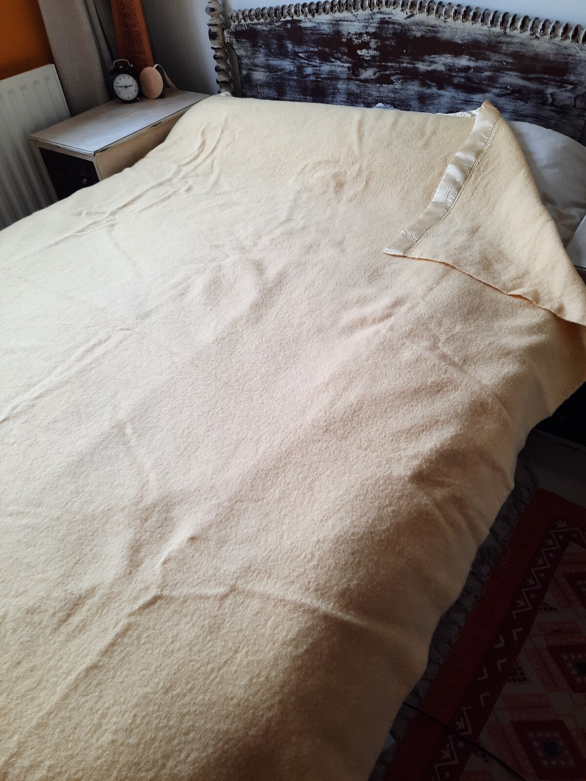 Vintage Wool creamy yellow winter Blanket 177cm x 228cm retro Warm Throw prop 