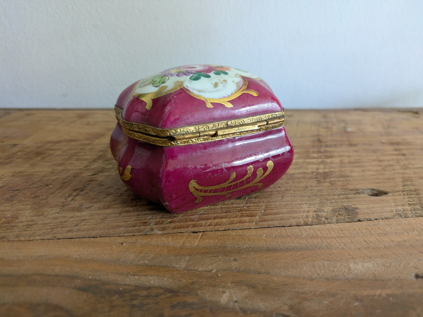 Antique Early 20thC Lidded Box in Hand-painted Porcelain Flowers Gold Decoration
