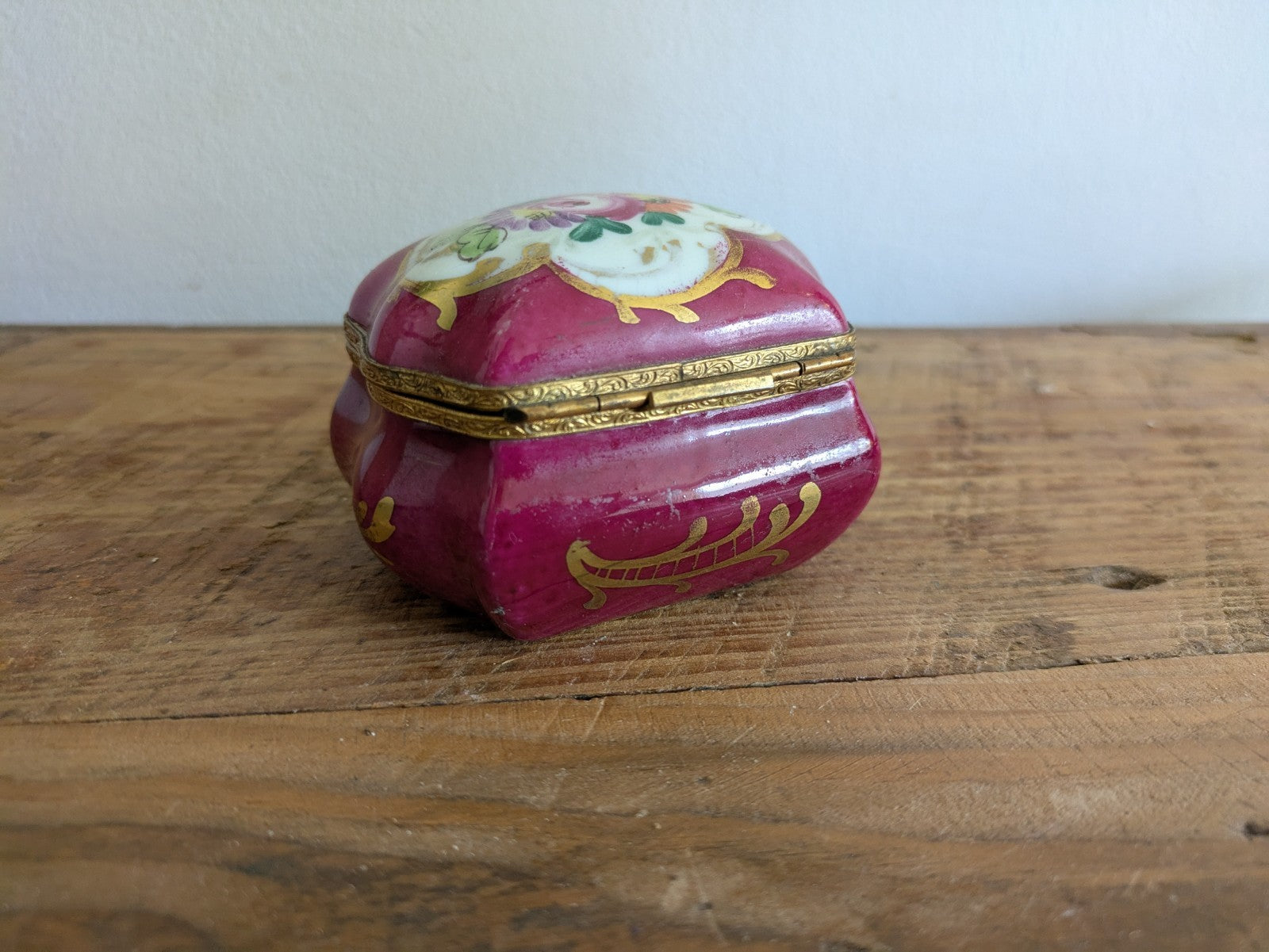 Antique Early 20thC Lidded Box in Hand-painted Porcelain Flowers Gold Decoration