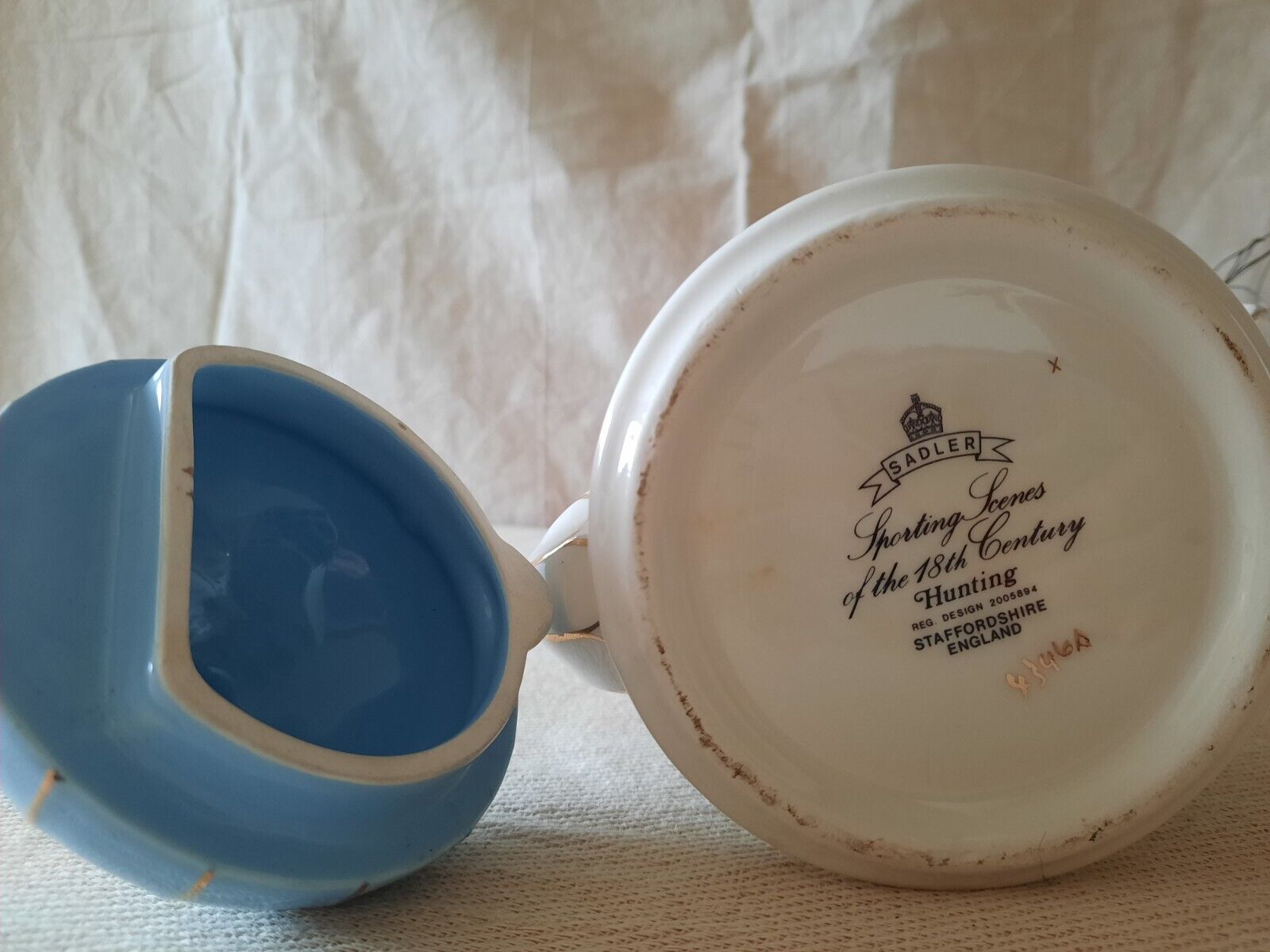 2x Vintage Sadler Sporting Scenes 18th Century Shooting Collectable Tea Pot old