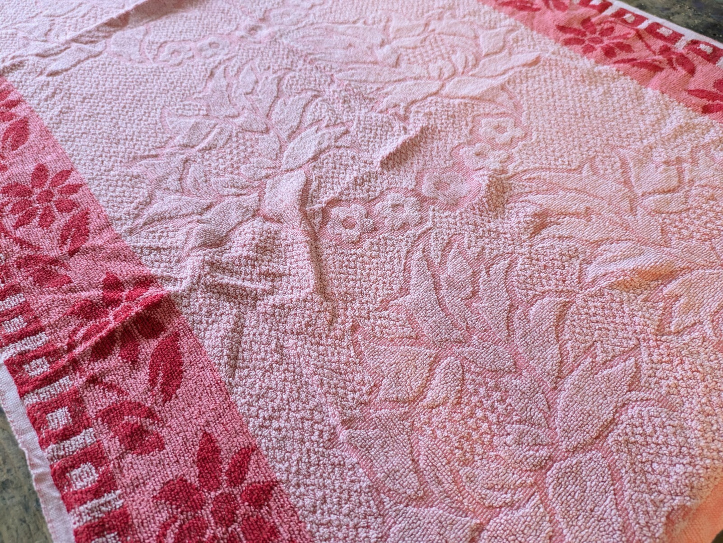 1 Vintage Towel Floral Red Retro Bath bathroom prop Midcentury Pink Cotton Old