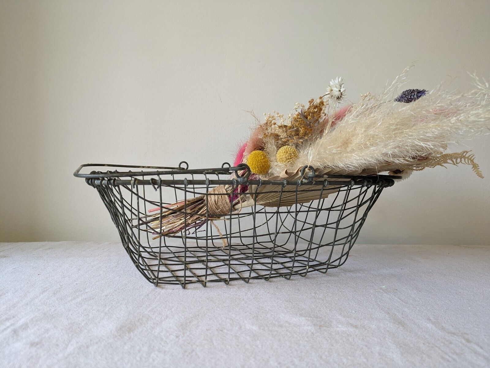 RETRO vtg 70s Metal wire shopping STORAGE BIN PROP FILM BASKET Handles Mesh Old