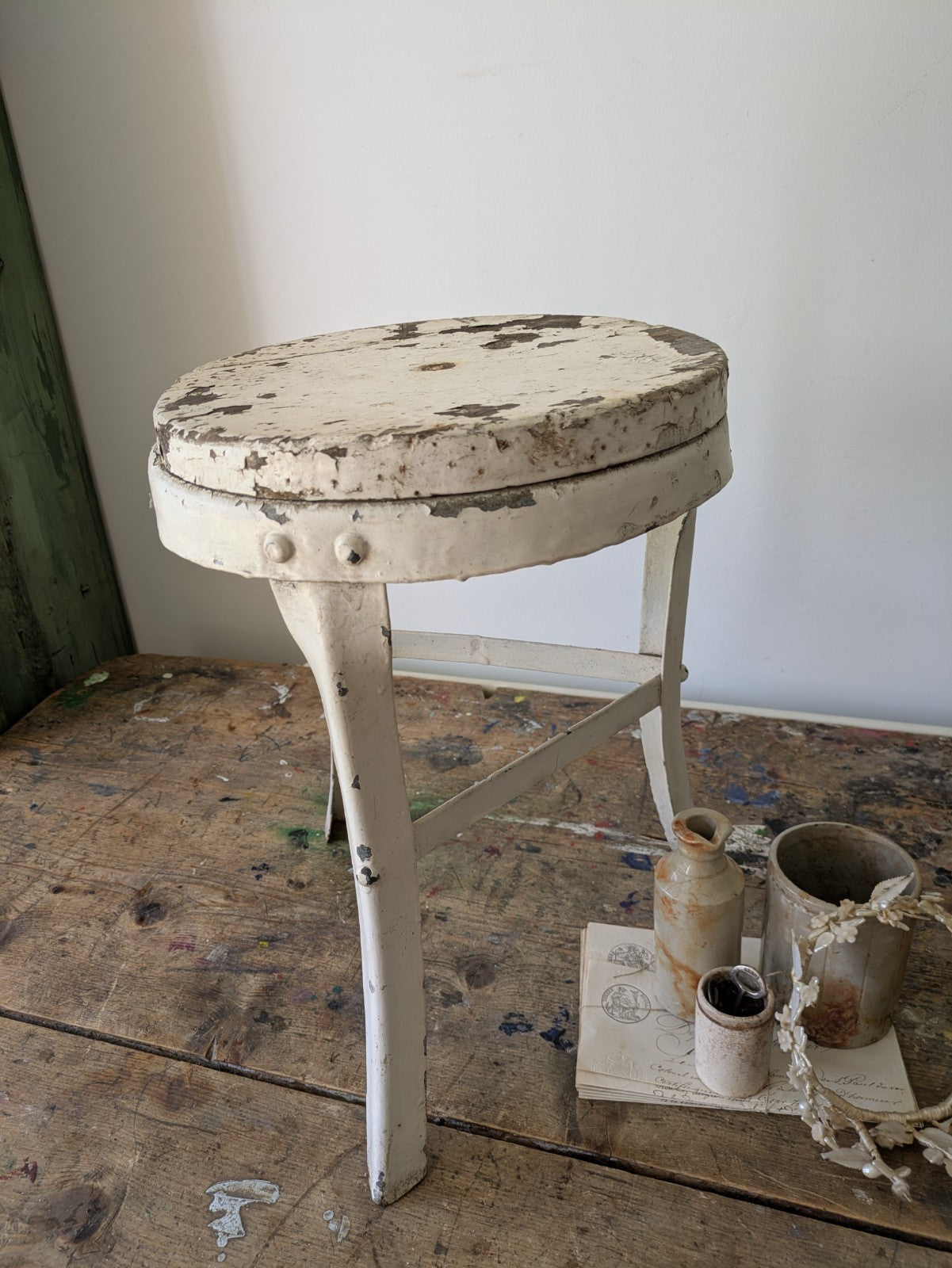 Vintage Metal White Tripod Three Legged Milking Stool Chair Dairy Seat Barn Old