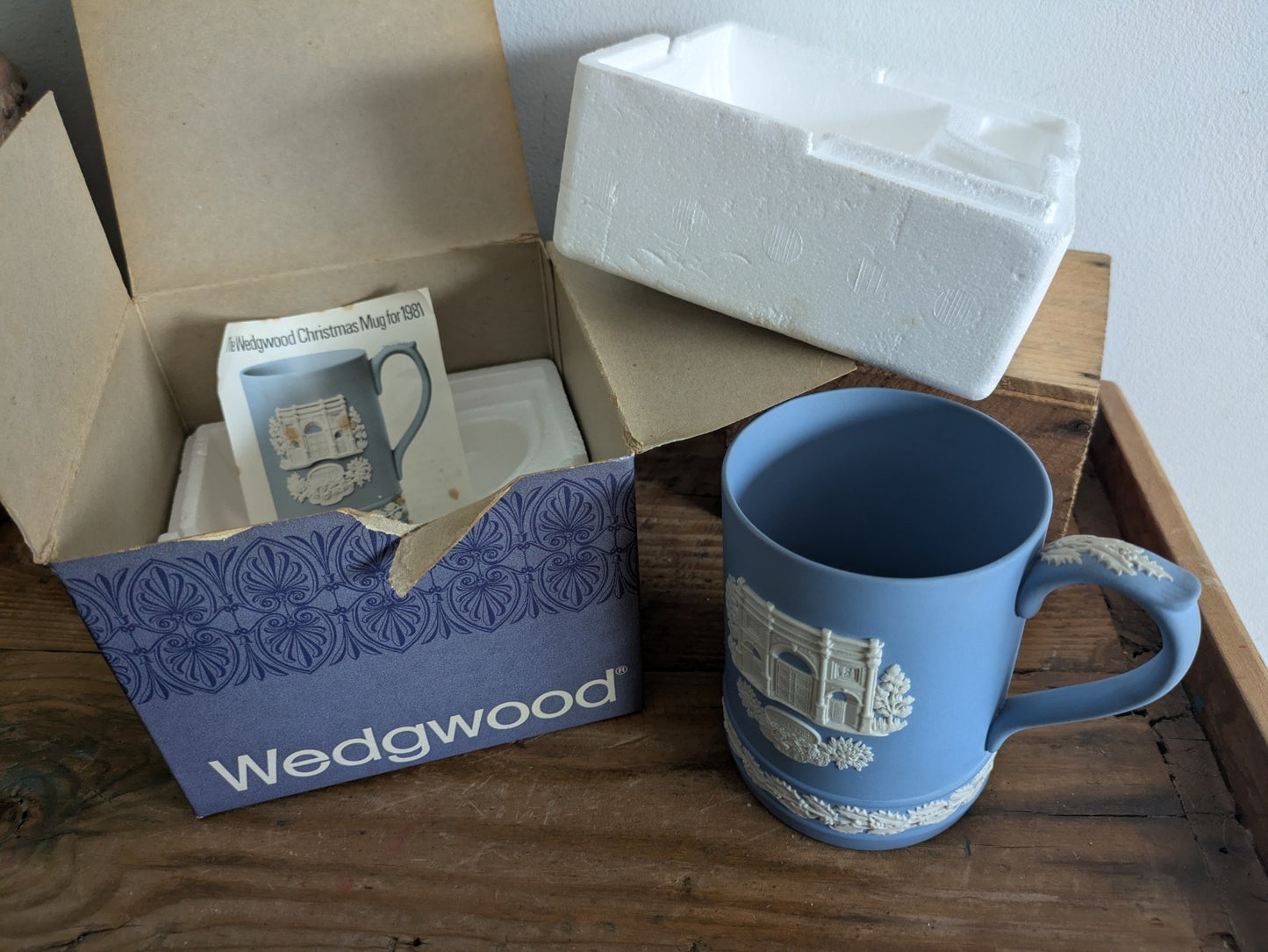 NEW Boxed Wedgwood Christmas Mug 1981 Marble Arch Jasper (Pale Blue) Vintage 