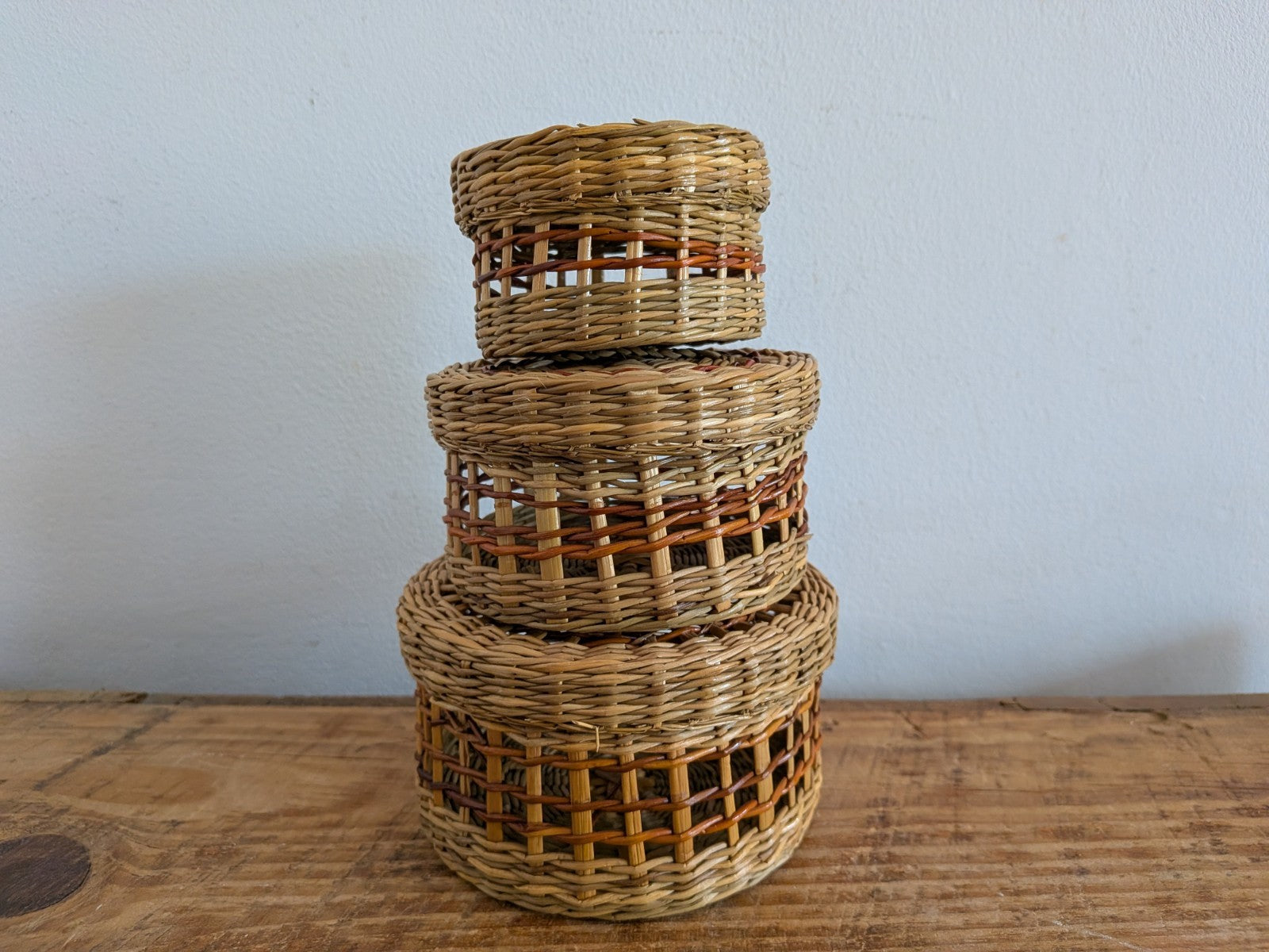 3x Round Woven BASKET Seagrass With Lid Trinket Sewing Storage Pots Rush Decor