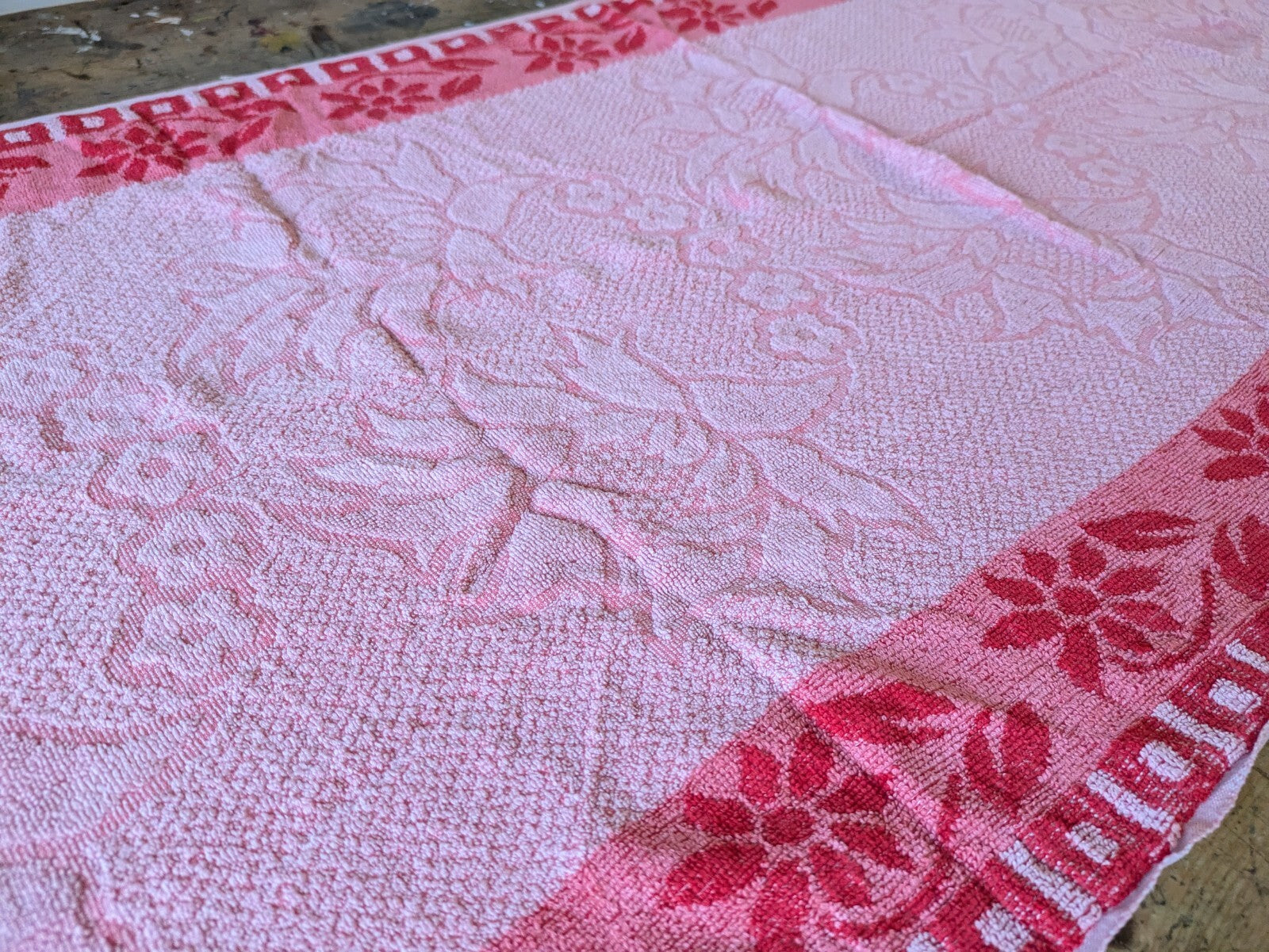 1 Vintage Towel Floral Red Retro Bath bathroom prop Midcentury Pink Cotton Old