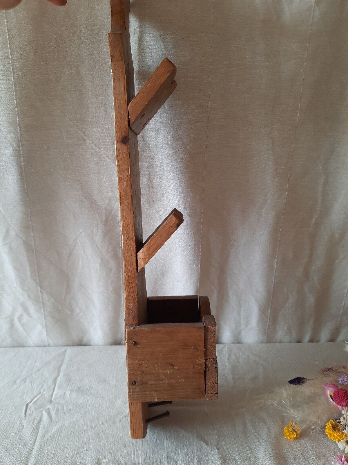 VINTAGE WOODEN WALL ORGANIZER HOLDER LETTERS BILLS RETRO HOOKS KEYS BOX NARROW