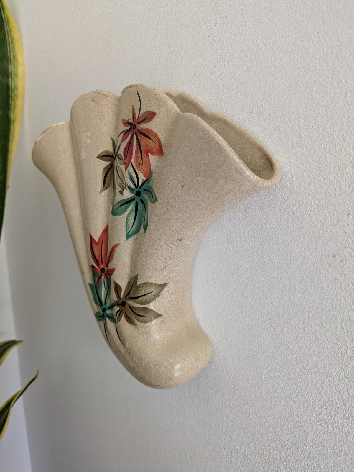 Vintage RARE Brentleigh Ware 1950s Floral / Flower Shell Single Wall Pocket Vase