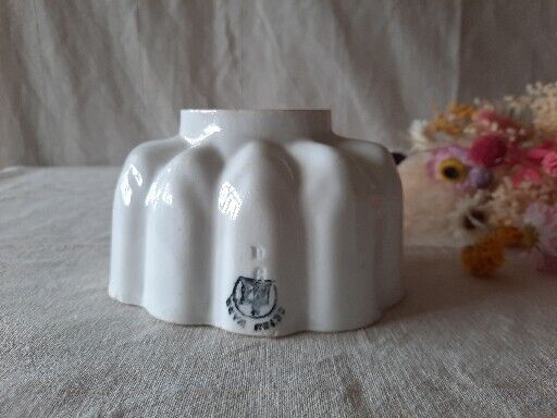 Antique Vintage White Ironstone Fluted Jelly Mould Pattern Inside Cetem Ware Old