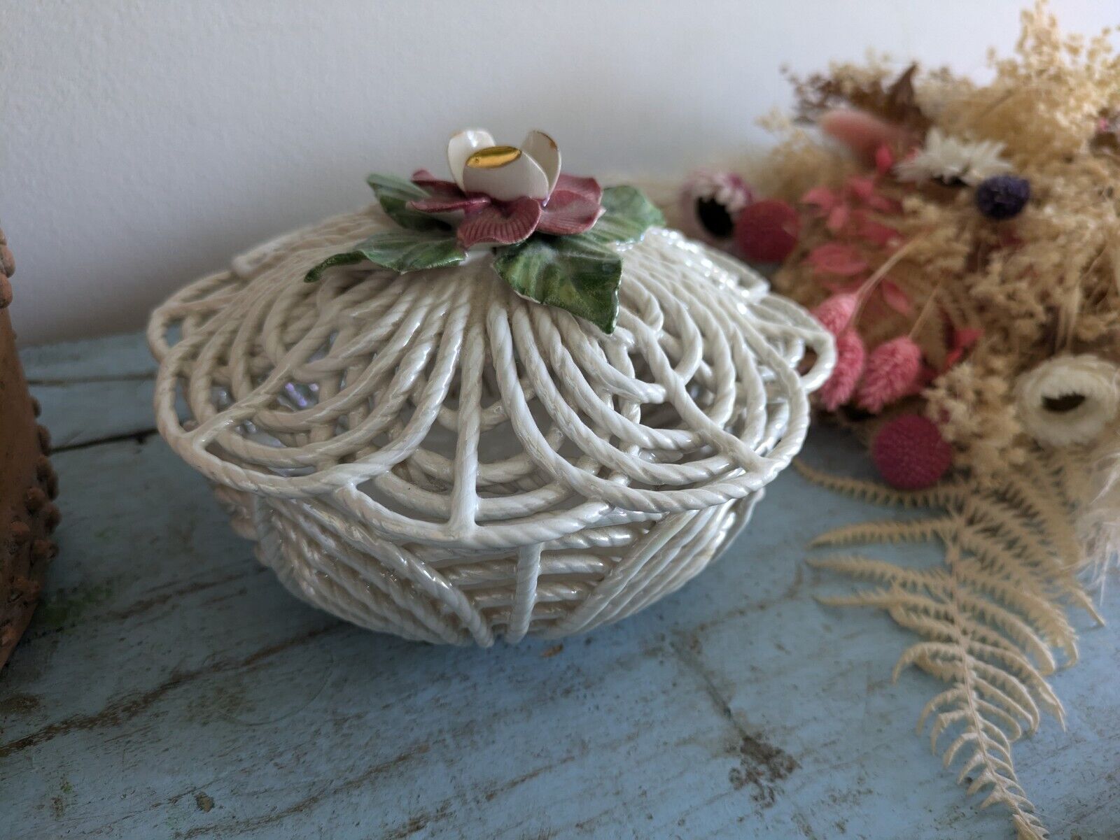 Vintage Shabby Chic Porcelain Flower Bowl Top Floral Rose Lattice Woven Basket 