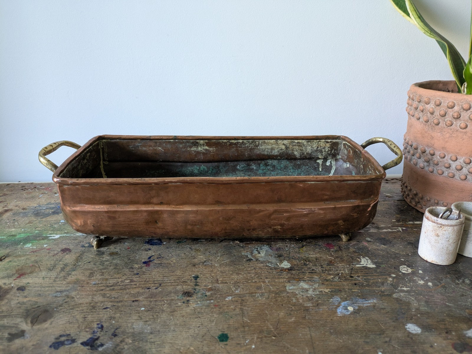 XL Antique Hammered Copper Pot Roll Edge Dovetail Seam Brass Lion Planter Window