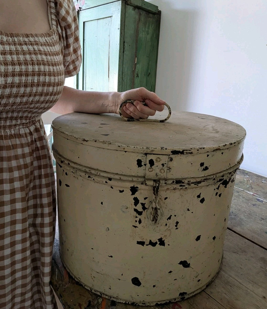 Antique Victorian Painted Metal Hatbox Chippy Shabby Chic Vintage Huge XL Round 