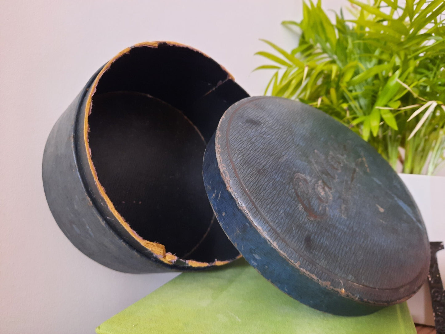 Vintage collar box early 20th century Art Deco for men ladies navy blue round!!