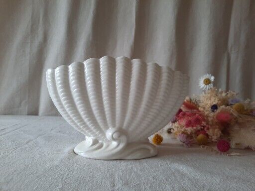 Falcon England Model 513 Shell Patterned Oval Mantle Vase White 1940's Pottery 