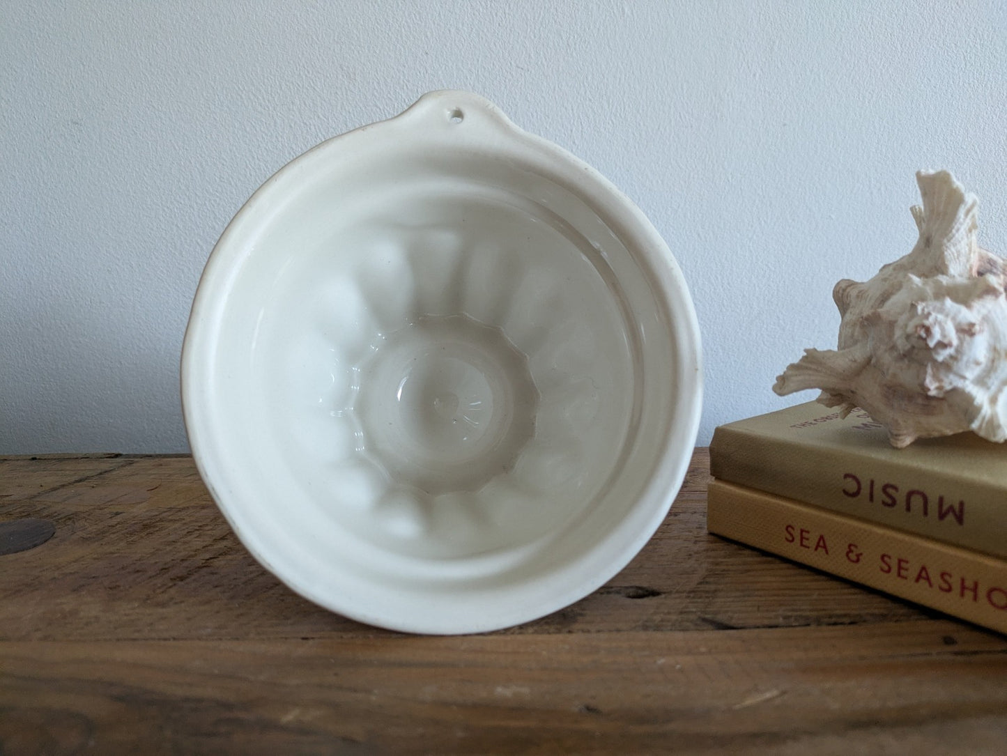 Wall Hanging Antique White Jelly Mould Round Ceramic Motif Vintage Circular Vgc