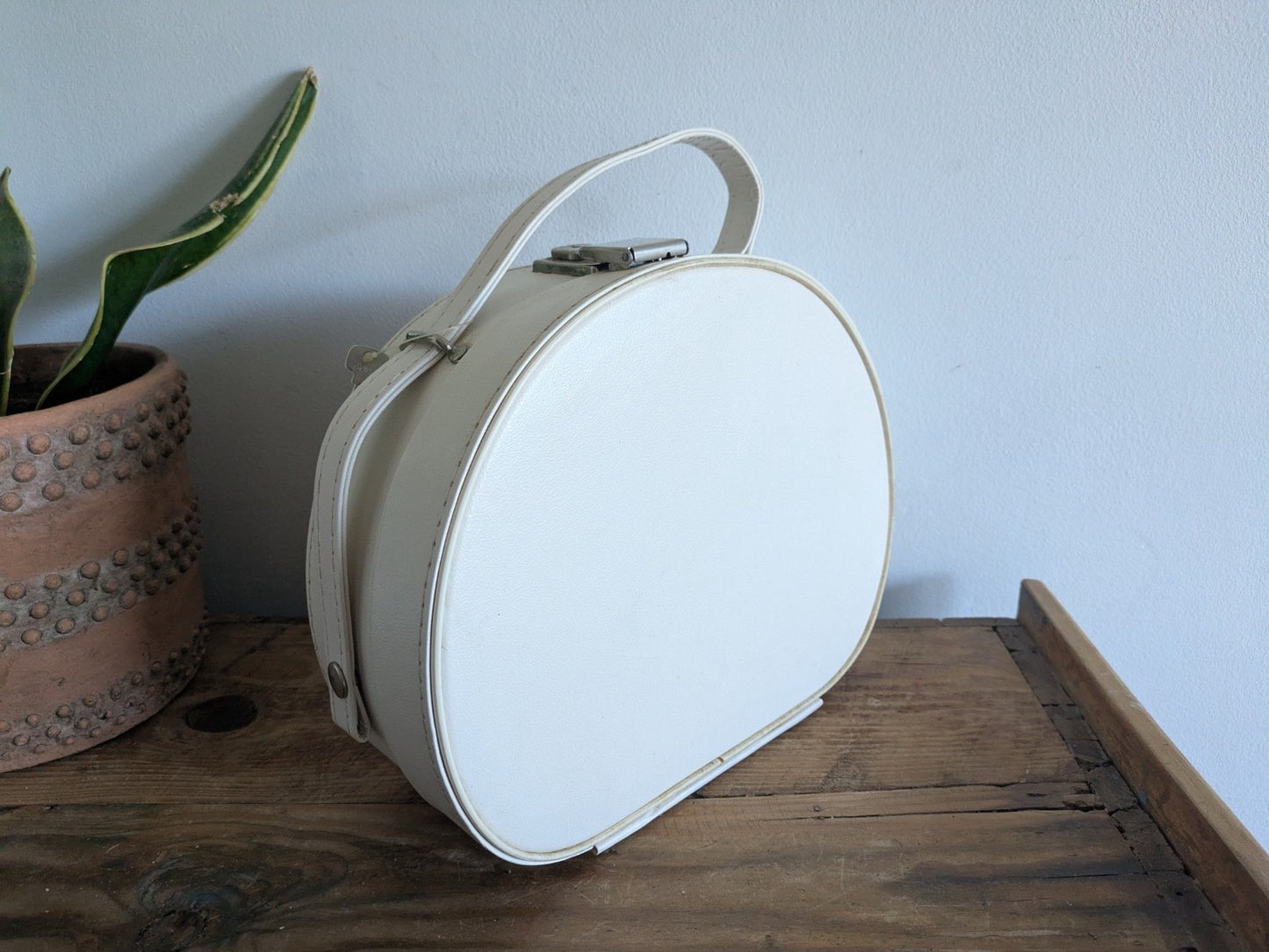 Vintage White Beauty Makeup Case Vanity Case Suitcase Luggage Holdall Retro Prop