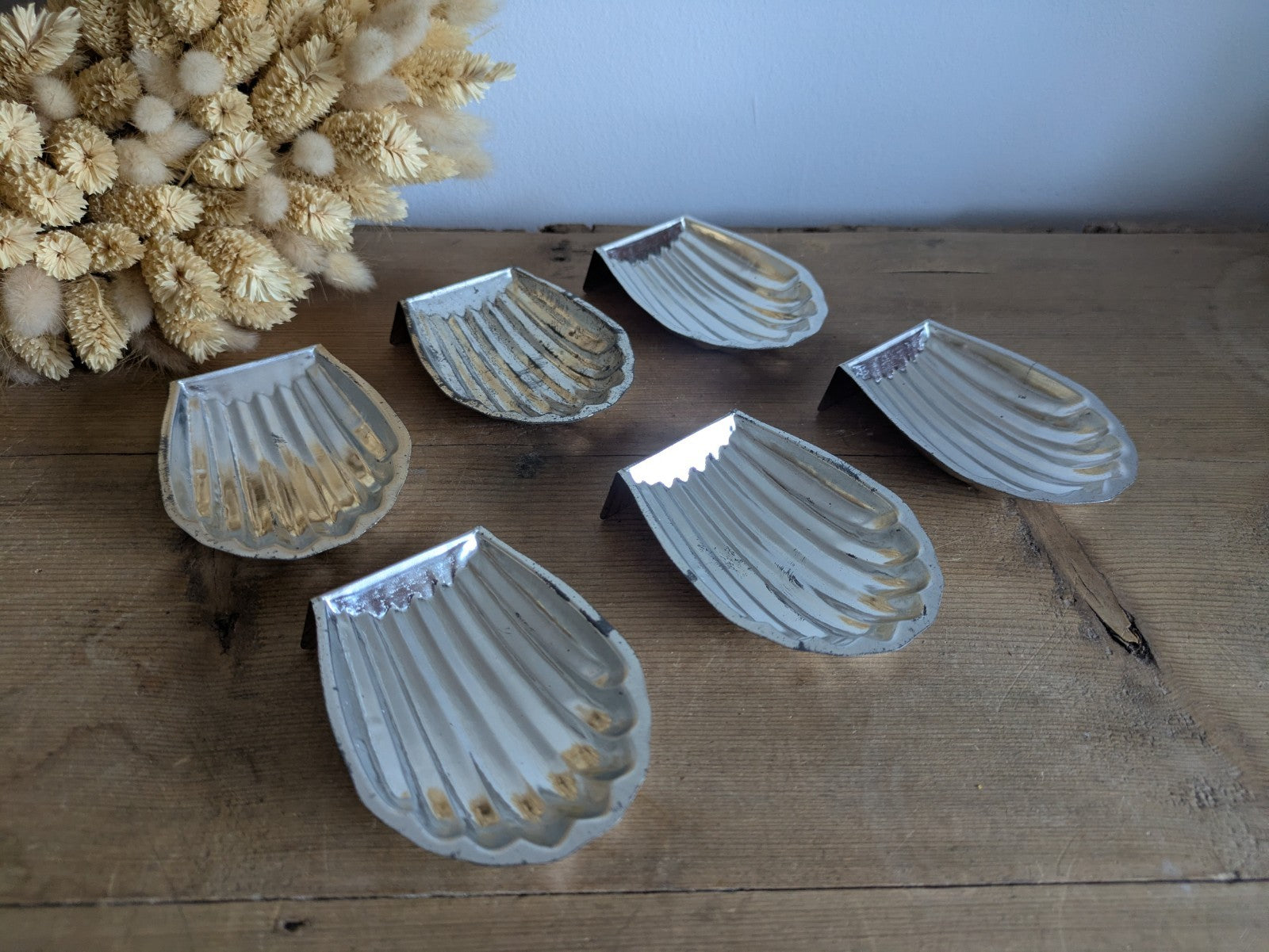 6x Antique Metal Clam Shell Shape Mold Tin Chocolate Mold Aluminium Madeline Vtg