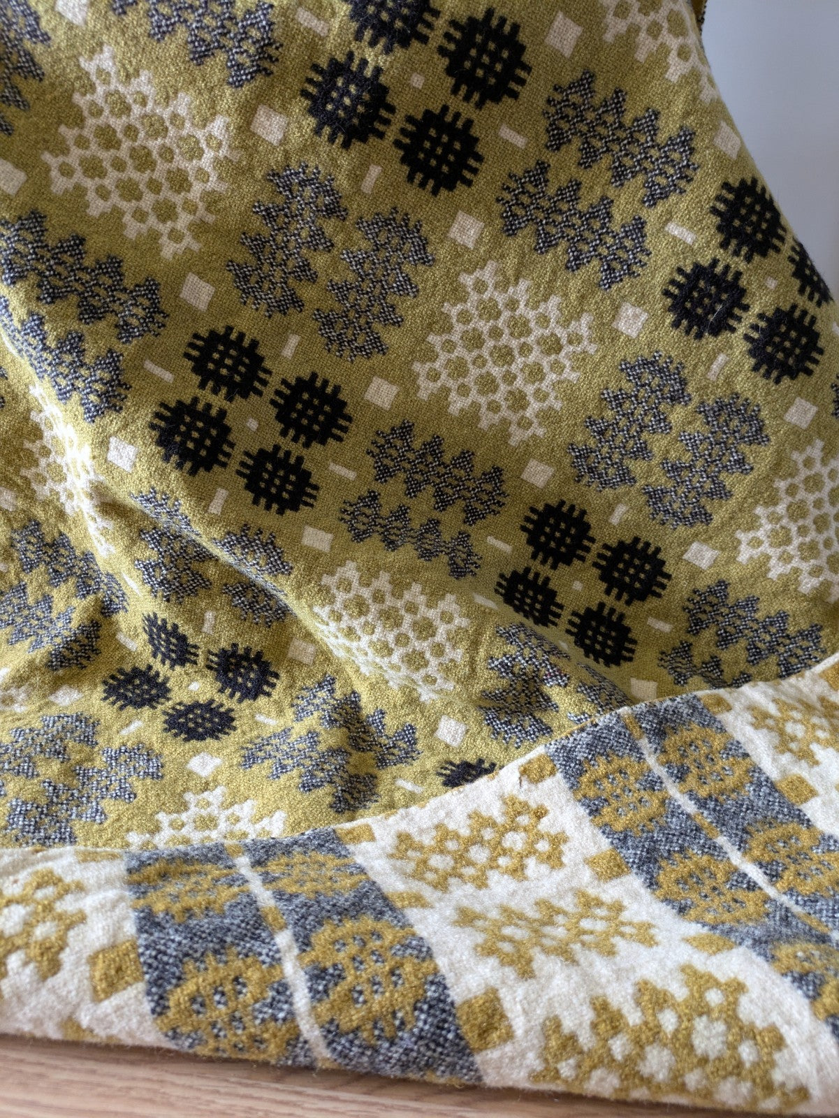 Rare VTG Welsh Wool Blanket Tapestry Yellow Black White Reversible Throw Mustard