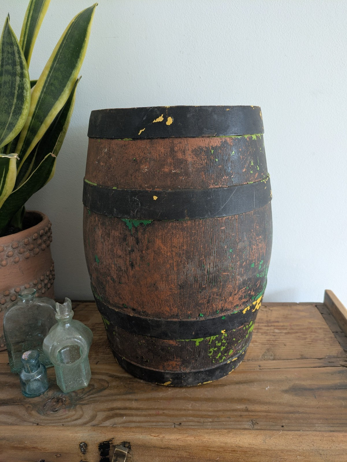 Resin Primitive Whiskey/Water Barrel Keg Man-Cave Brewiana Vintage Mini Painted