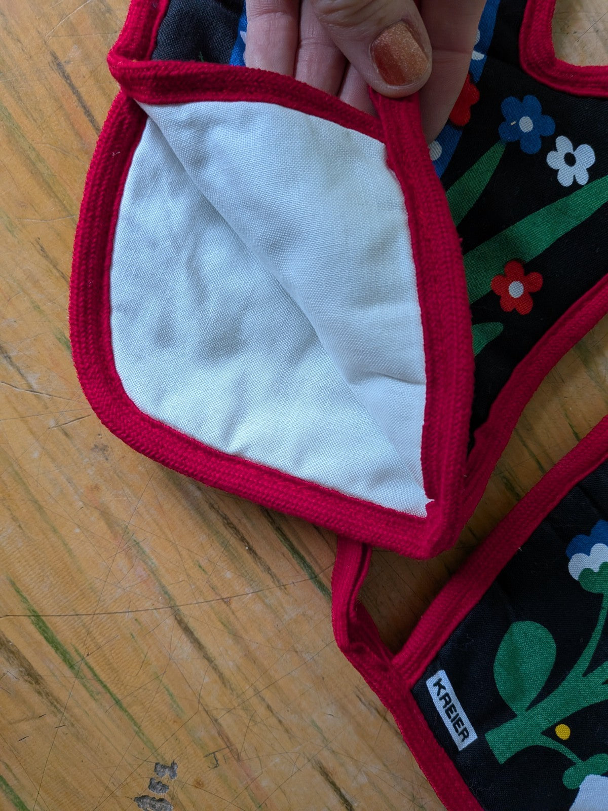 Retro Vintage Kreier Oven Glove Mitts 1970s New Vintage Stock Swiss Folk Floral