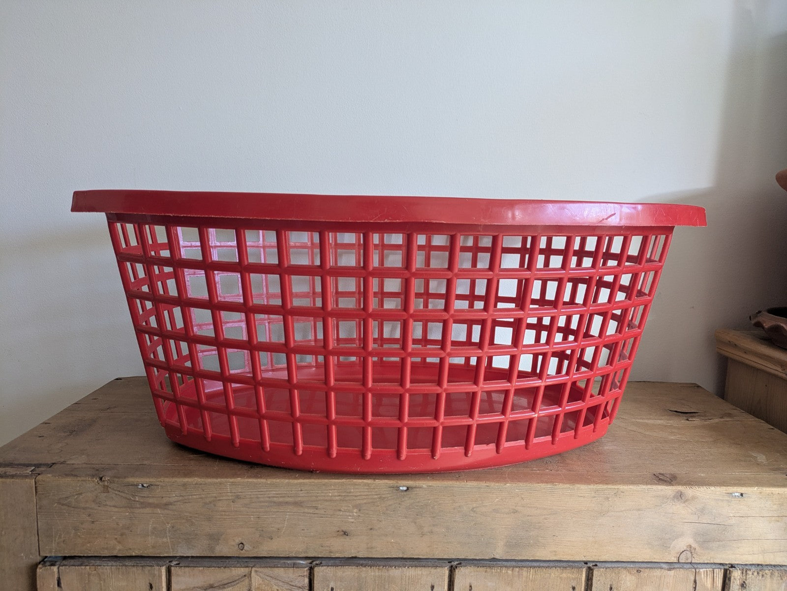 RETRO VINTAGE 70s OVAL RED PLASTIC LAUNDRY STORAGE BIN PROP FILM WASHING BASKET