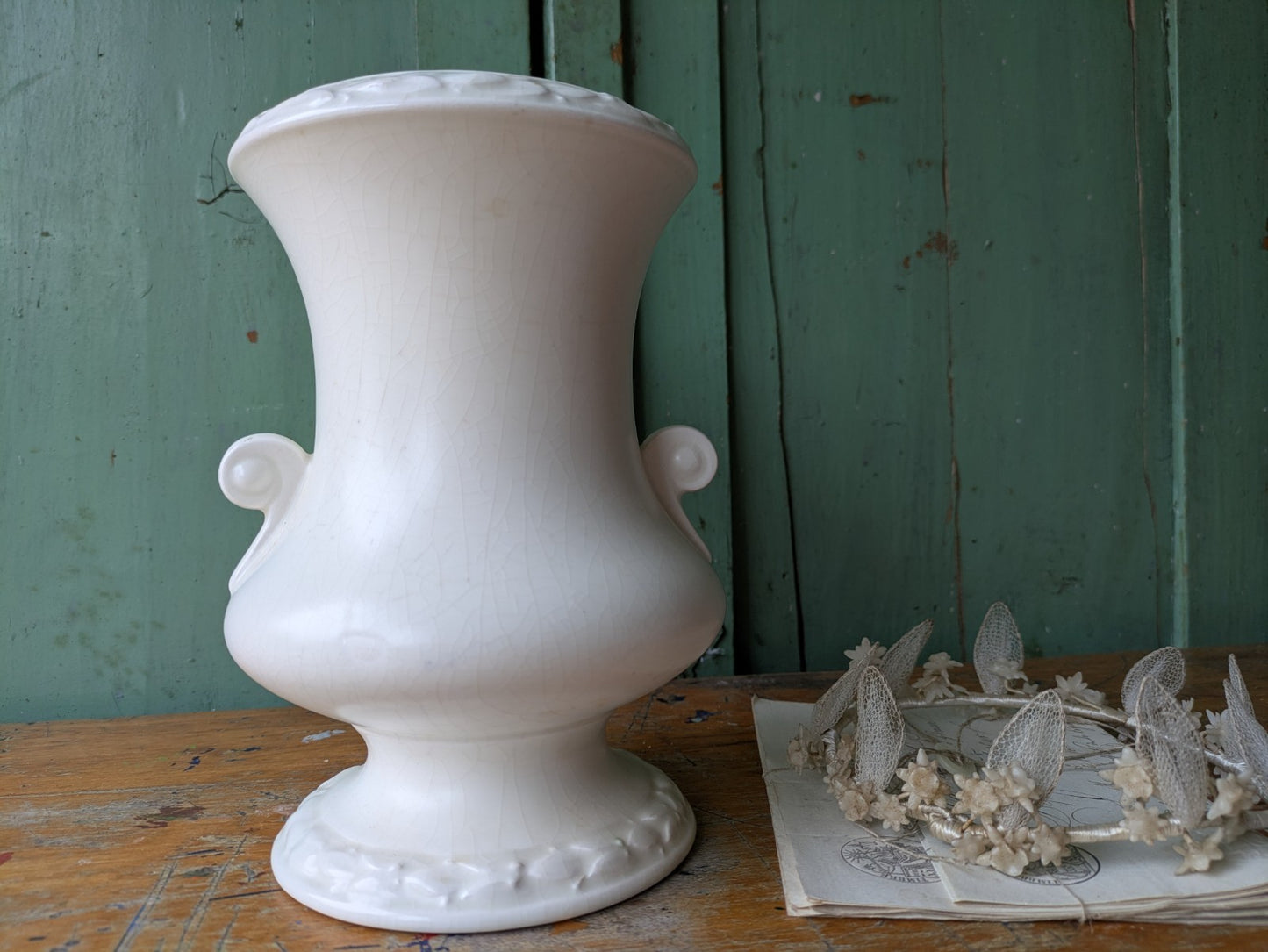 Rare Sylvac 1930s Satin White Green Mantle Vase flower Vtg Trumpet Decor 2465