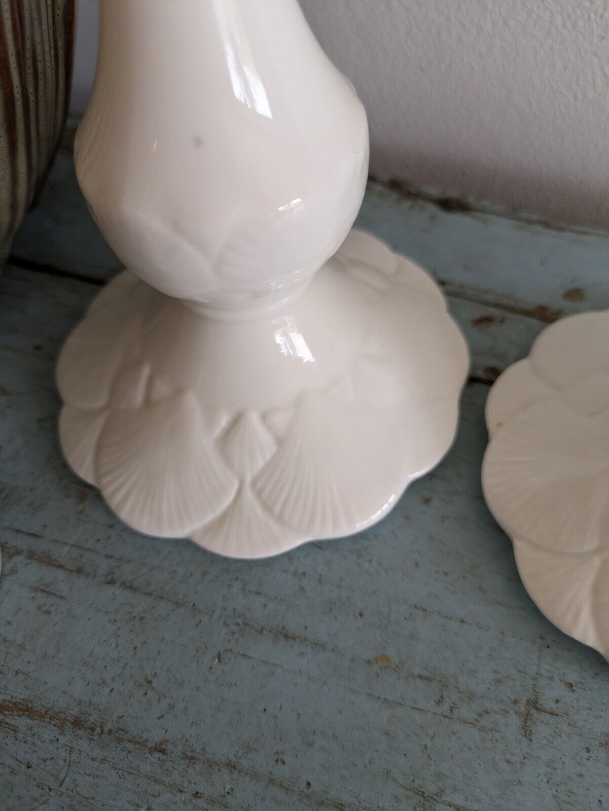 Pair VTG White COALPORT OCEANSIDE Fine Bone China Candlesticks Shell Design Vgc 