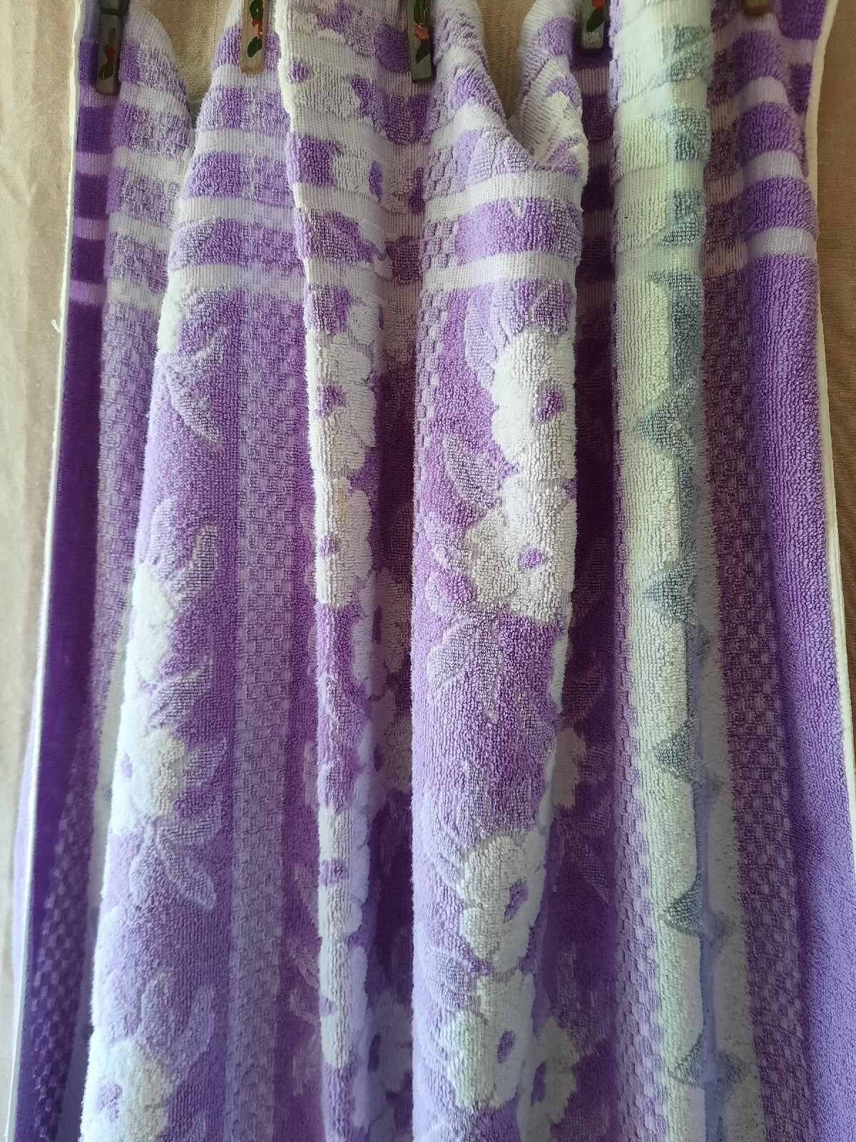 1 Vintage Towel Patterned Purple Retro Bath bathroom original prop old Spinney