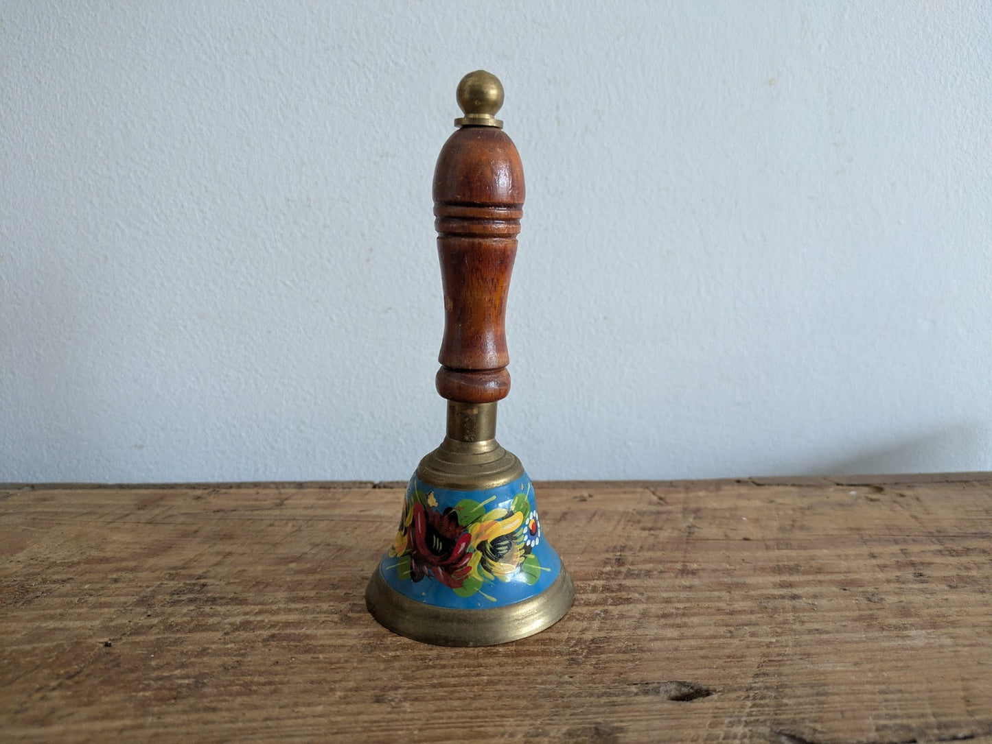 Vintage Brass Bell School Teacher Wooden Handle Gypsy Floral Canal Ware Barge Vg