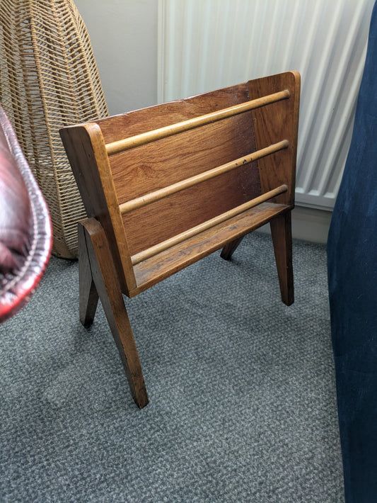 Vintage Retro Mid Century Magazine Paper Rack with Inverted Splayed Legs Prop