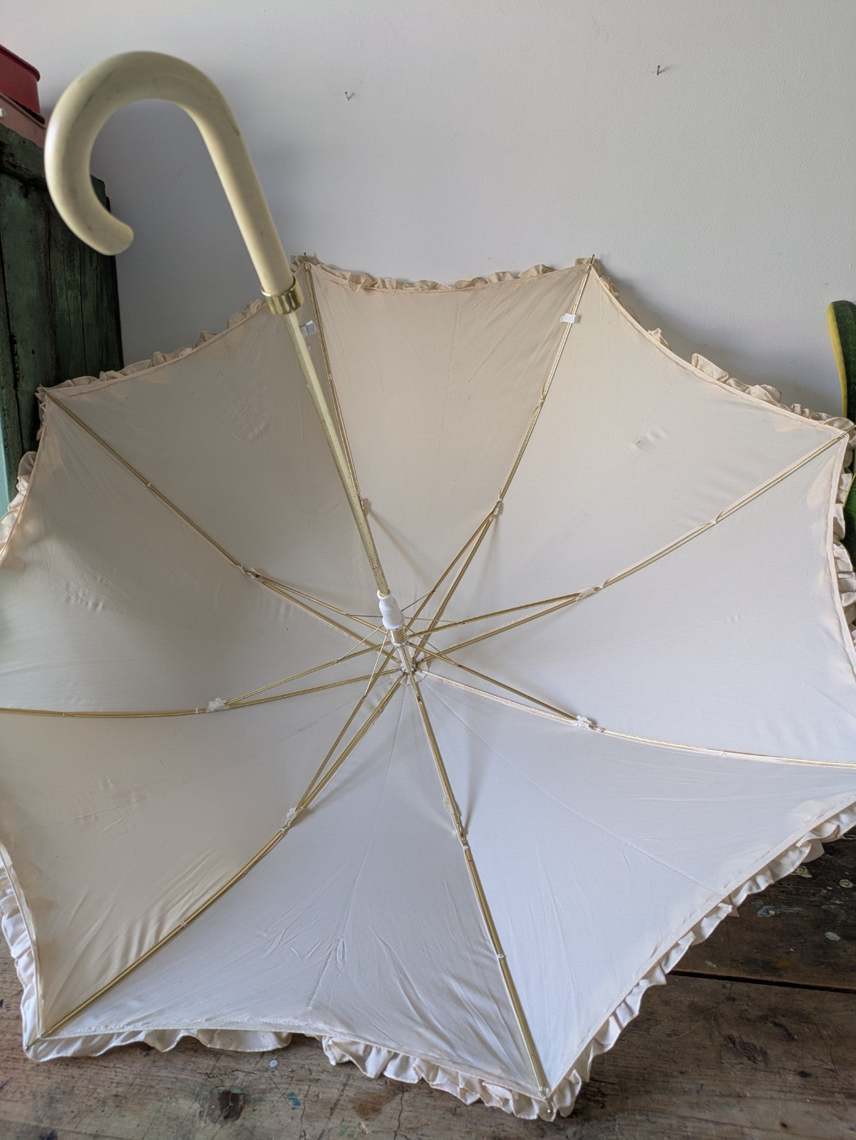 VTG Cream Ruffle Umbrella White Ruffled Parasol Nylon Wood Handle Frilly Prop 