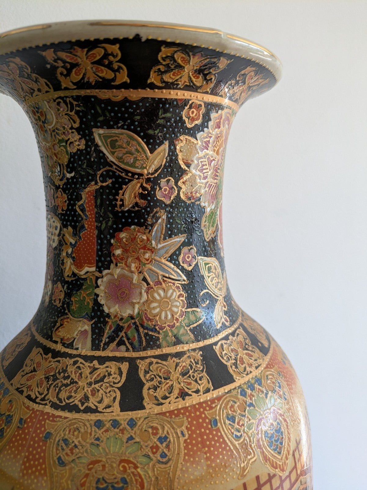 VINTAGE RARE ZHONGGUO ZHI ZAO HAND PAINTED CHINESE VASE 44.5cm TALL