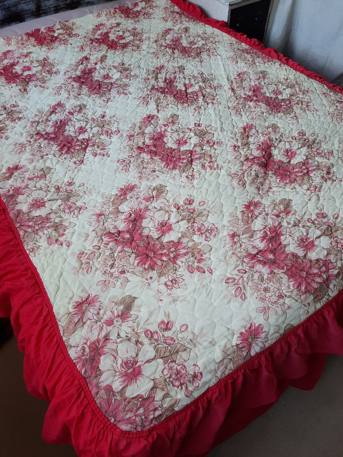 Vintage Retro pink FLORAL Quilted double Bedspread Floral Rose Bedding RARE old