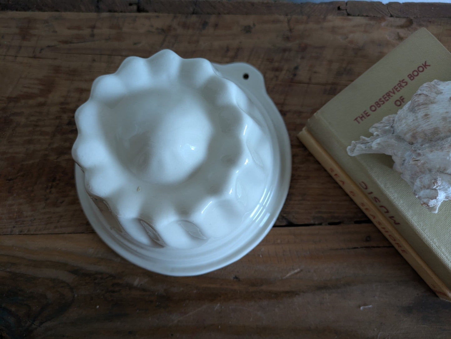 Wall Hanging Antique White Jelly Mould Round Ceramic Motif Vintage Circular Vgc