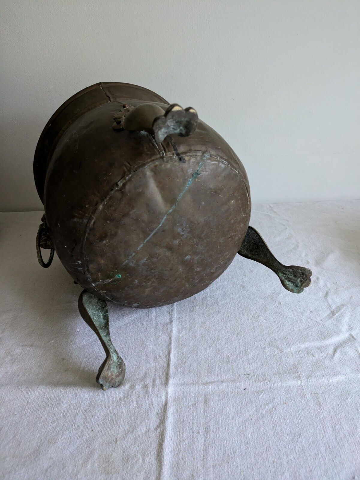 Large Antique Brass Lions Head & Paw Planter Jardiniere Champagne Ice Bucket Leg