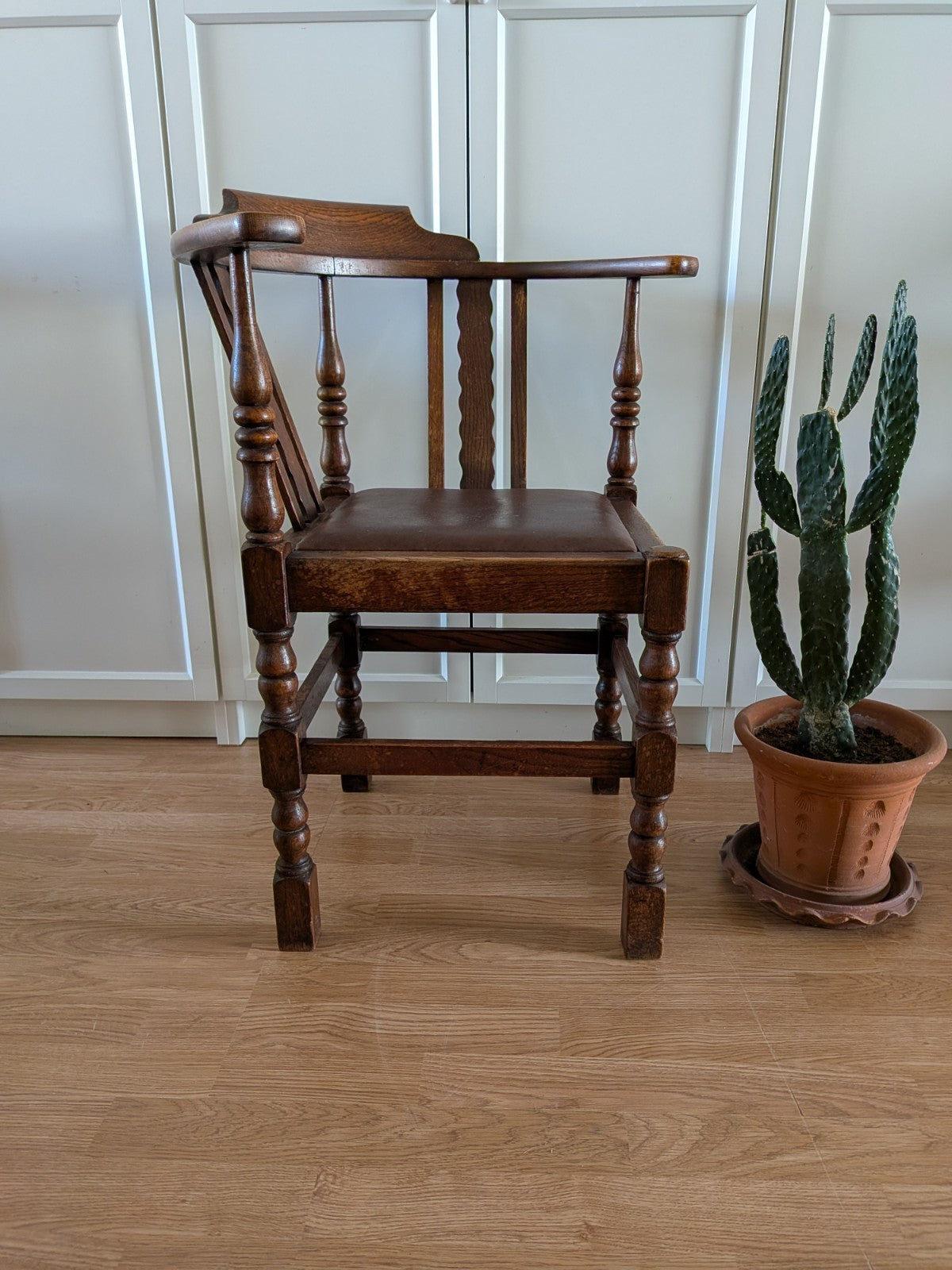 Antique Victorian Carved Oak Corner Chair with Leather Seat VTG Prop Decor Solid