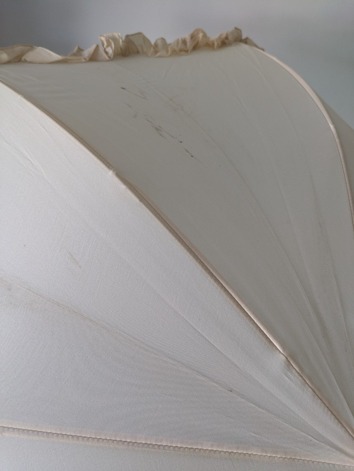 VTG Cream Ruffle Umbrella White Ruffled Parasol Nylon Wood Handle Frilly Prop 