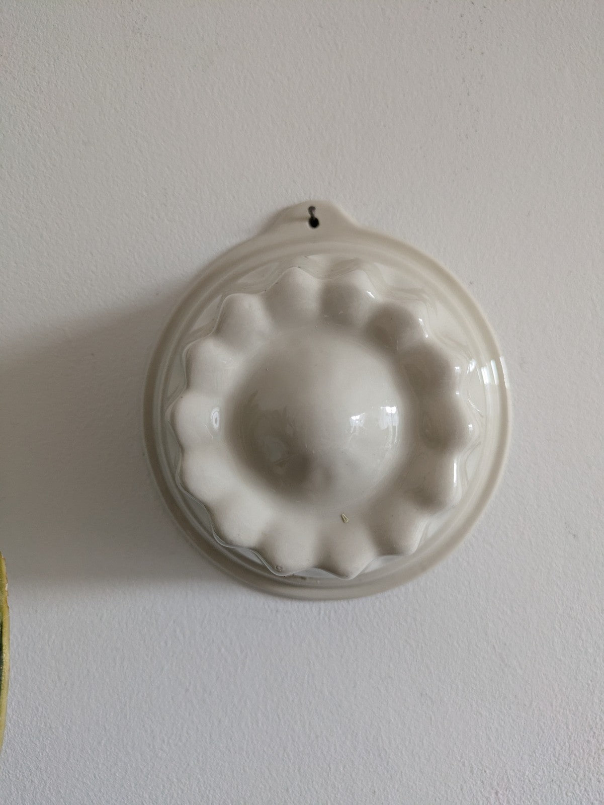 Wall Hanging Antique White Jelly Mould Round Ceramic Motif Vintage Circular Vgc