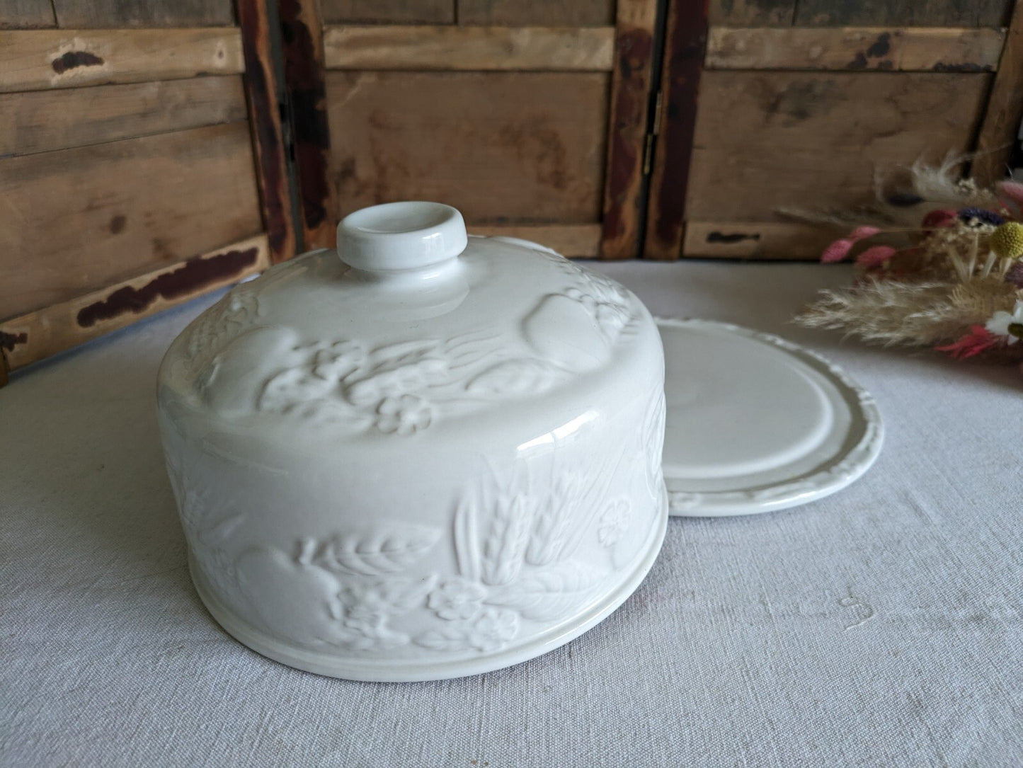 VTG XL White Embossed Harvest Fruit Ceramic Cheese Cake Dome Cloche Cover +Plate