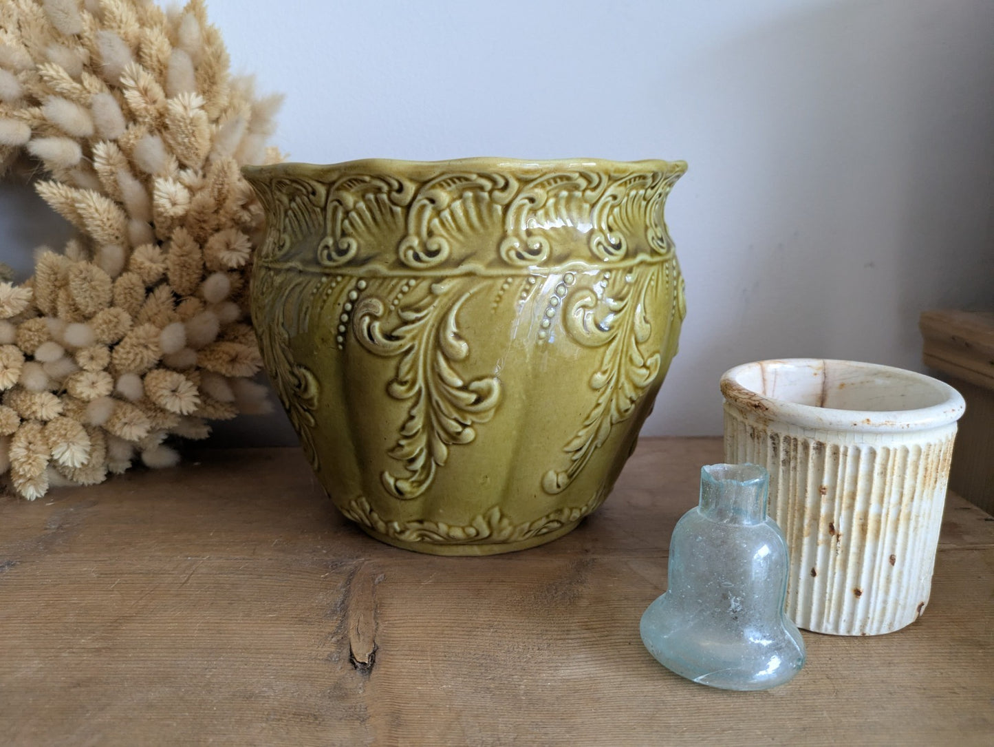 ANTIQUE ENGLISH MAJOLICA NOUVEAU LEAF SCROLL DESIGN PLANTER PLANT POT JARDINIERE