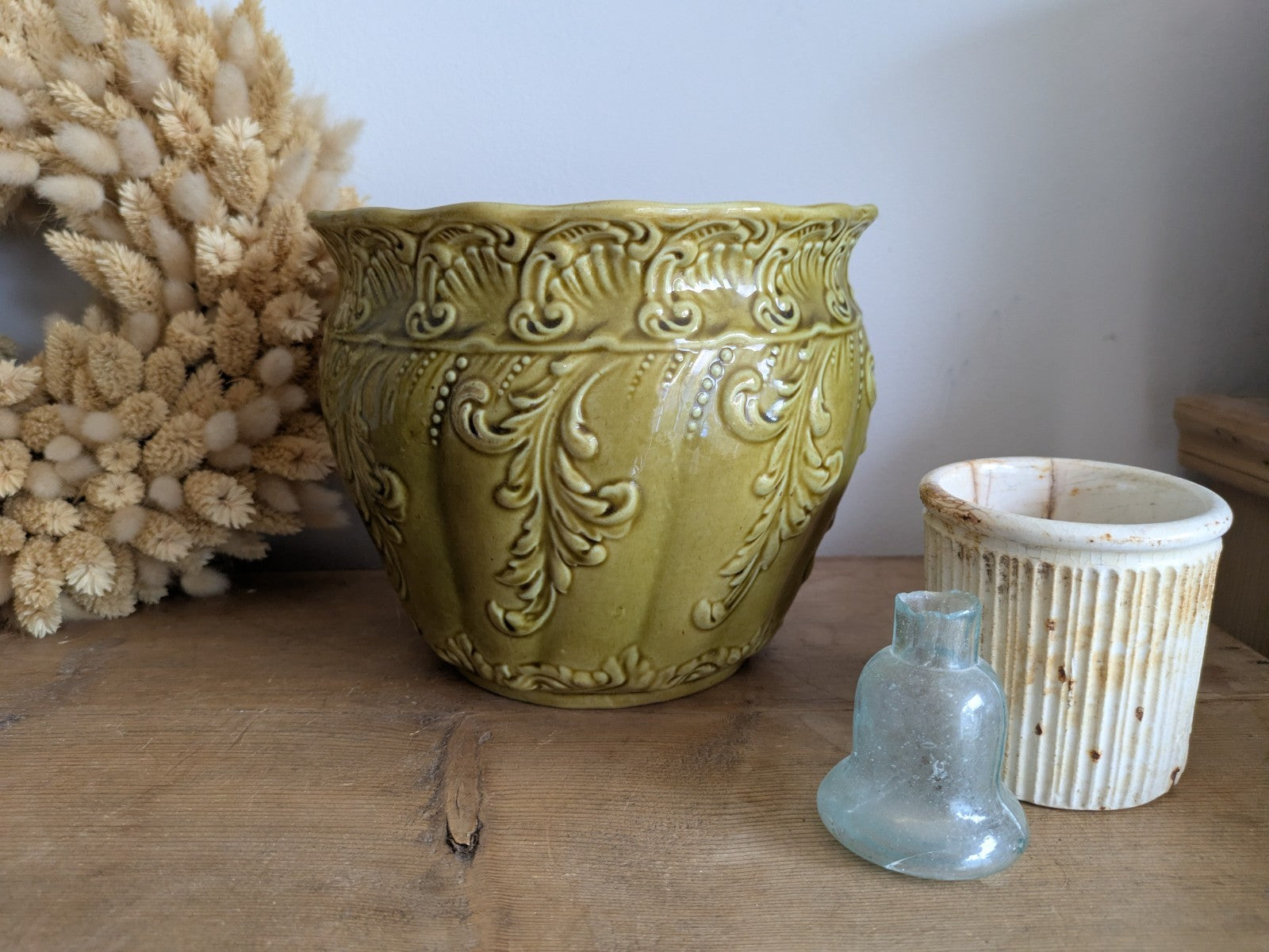ANTIQUE ENGLISH MAJOLICA NOUVEAU LEAF SCROLL DESIGN PLANTER PLANT POT JARDINIERE