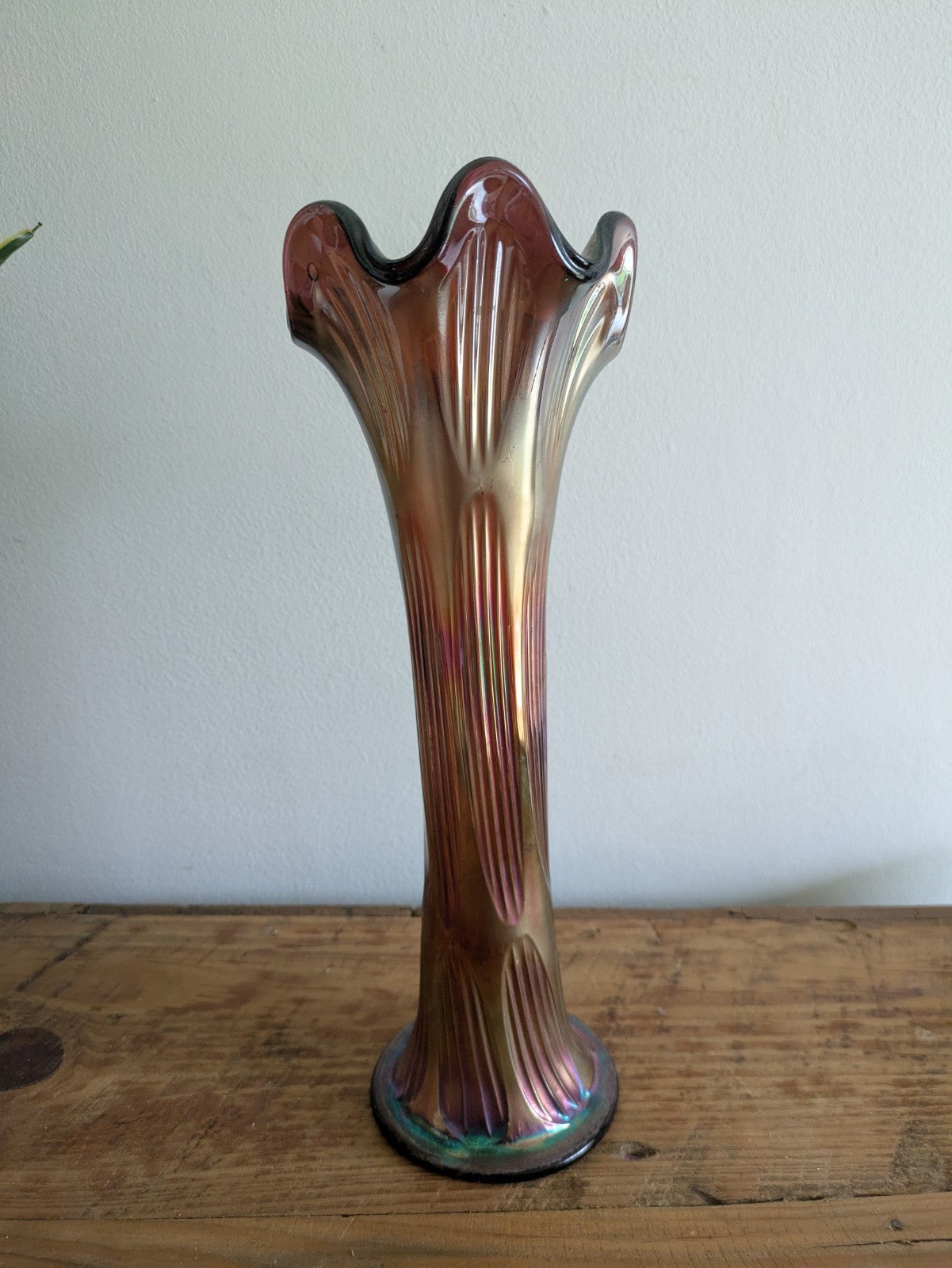 Vintage FENTON 30cm H Amethyst Iridescent GLASS Frilled Rim VASE Diamond  Ribbed