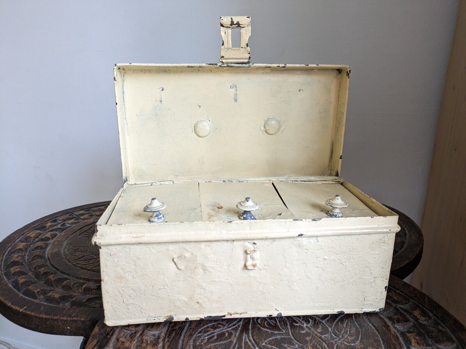 ANTIQUE GEORGIAN TOLEWARE SPICE TIN BOX WITH COMPARTMENT LIDS CREAM CHIPPY PROP