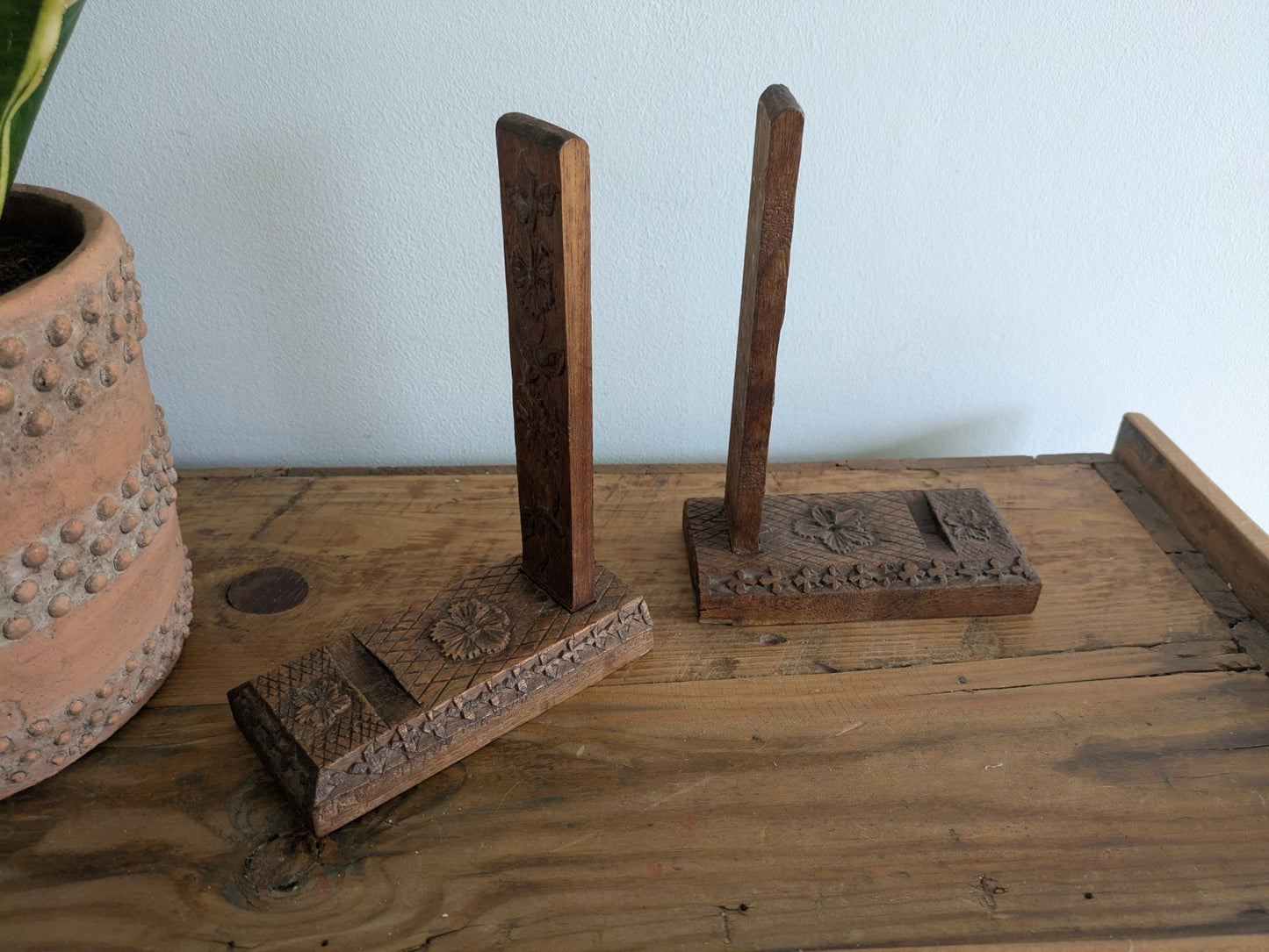 2 Vintage Wooden Carved Floral Bookends Carvings Folk Art Prop Early 1900s Tramp