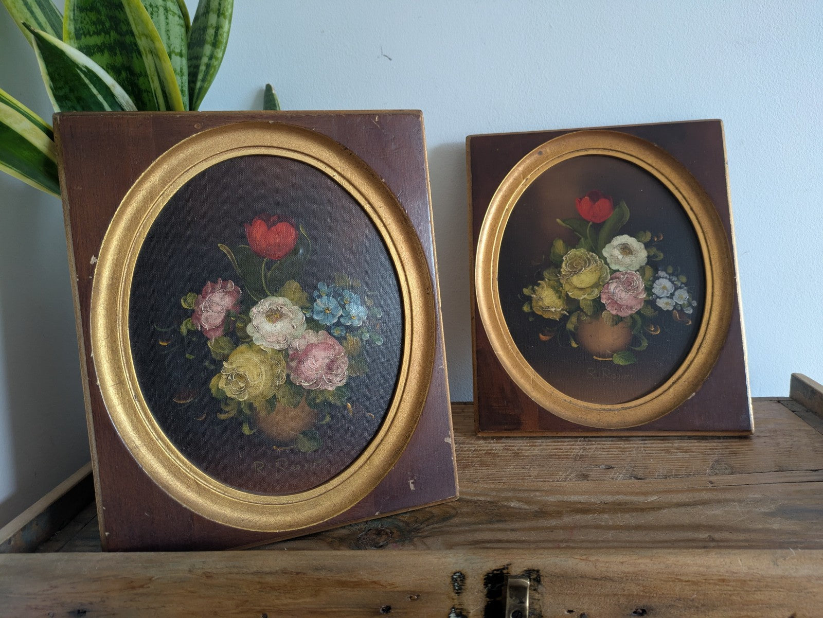 Pair of Signed R.Rosini Still Life Flowers Oil Paintings on Canvas Framed Oval