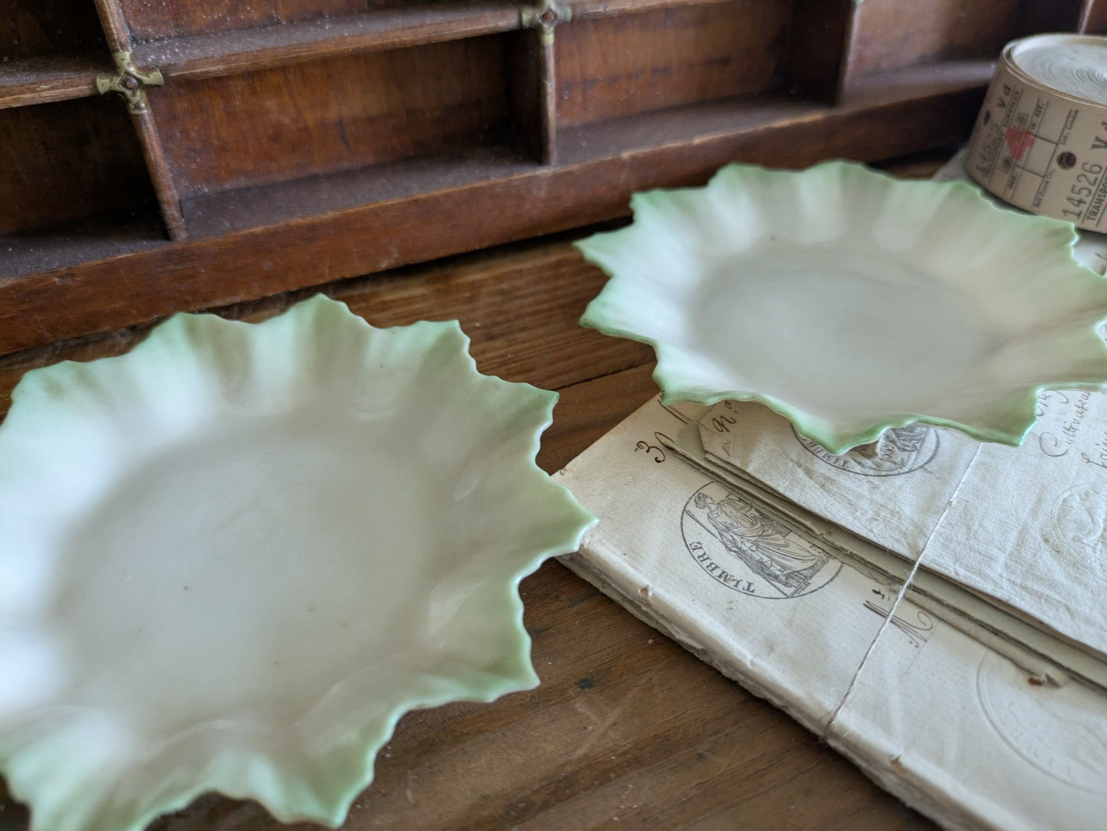 2x Belleek Antique Ruffle Edge Porcelain Green Leaf Plate Dish c.1891-1926 VTG 