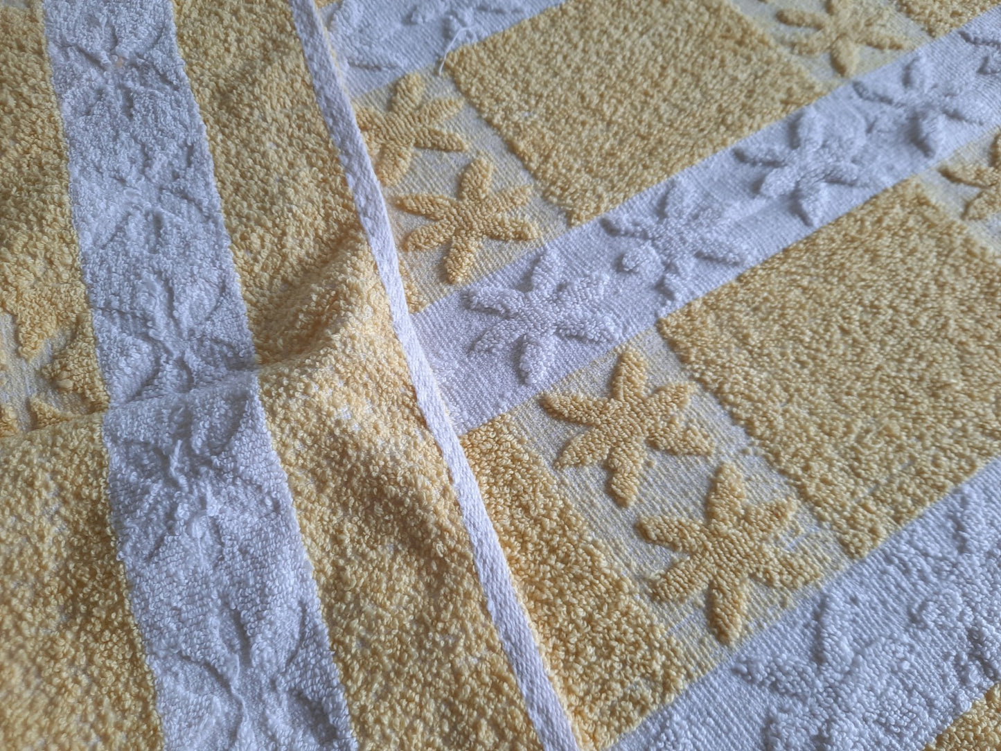 1 Vintage Towel Yellow Retro Hand bathroom prop Midcentury Cotton Floral Mcm old