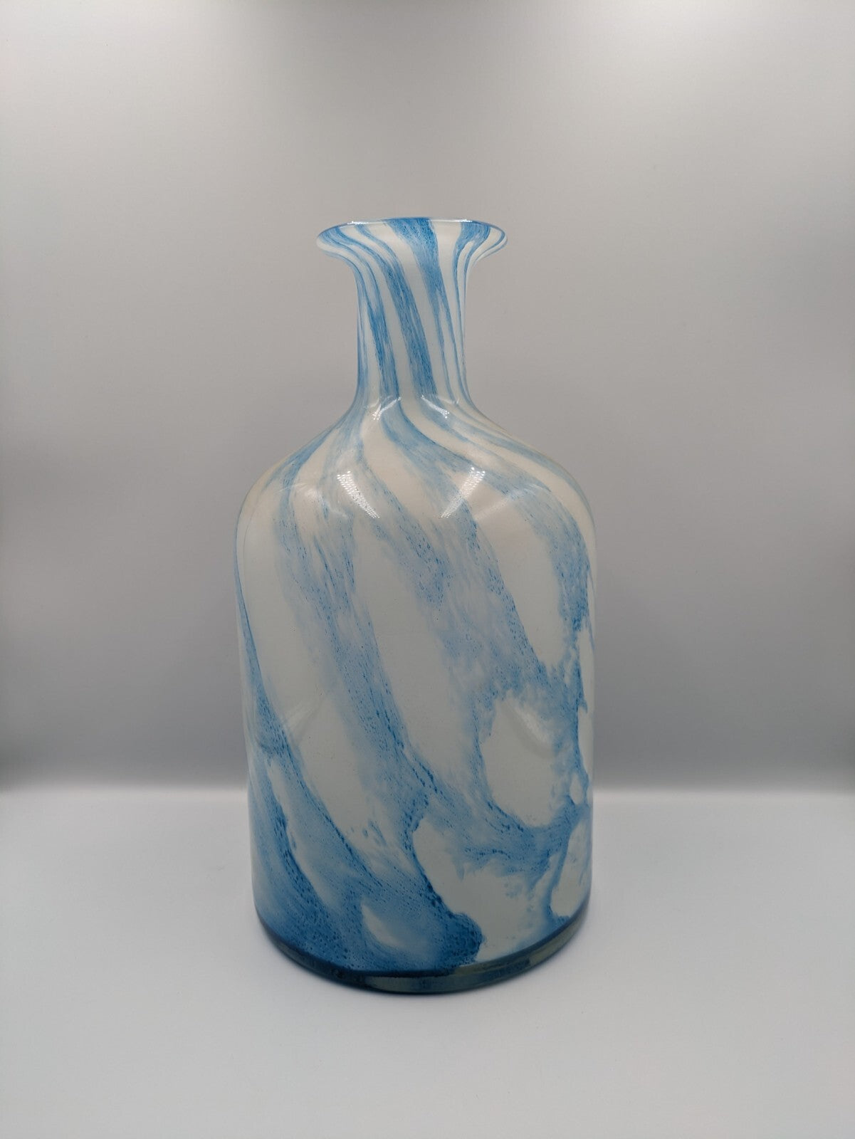 BEAUTIFUL EXTRA LARGE Art Glass Vase BOTTLE BLUE WHITE CASED SWIRL DECORATIVE 