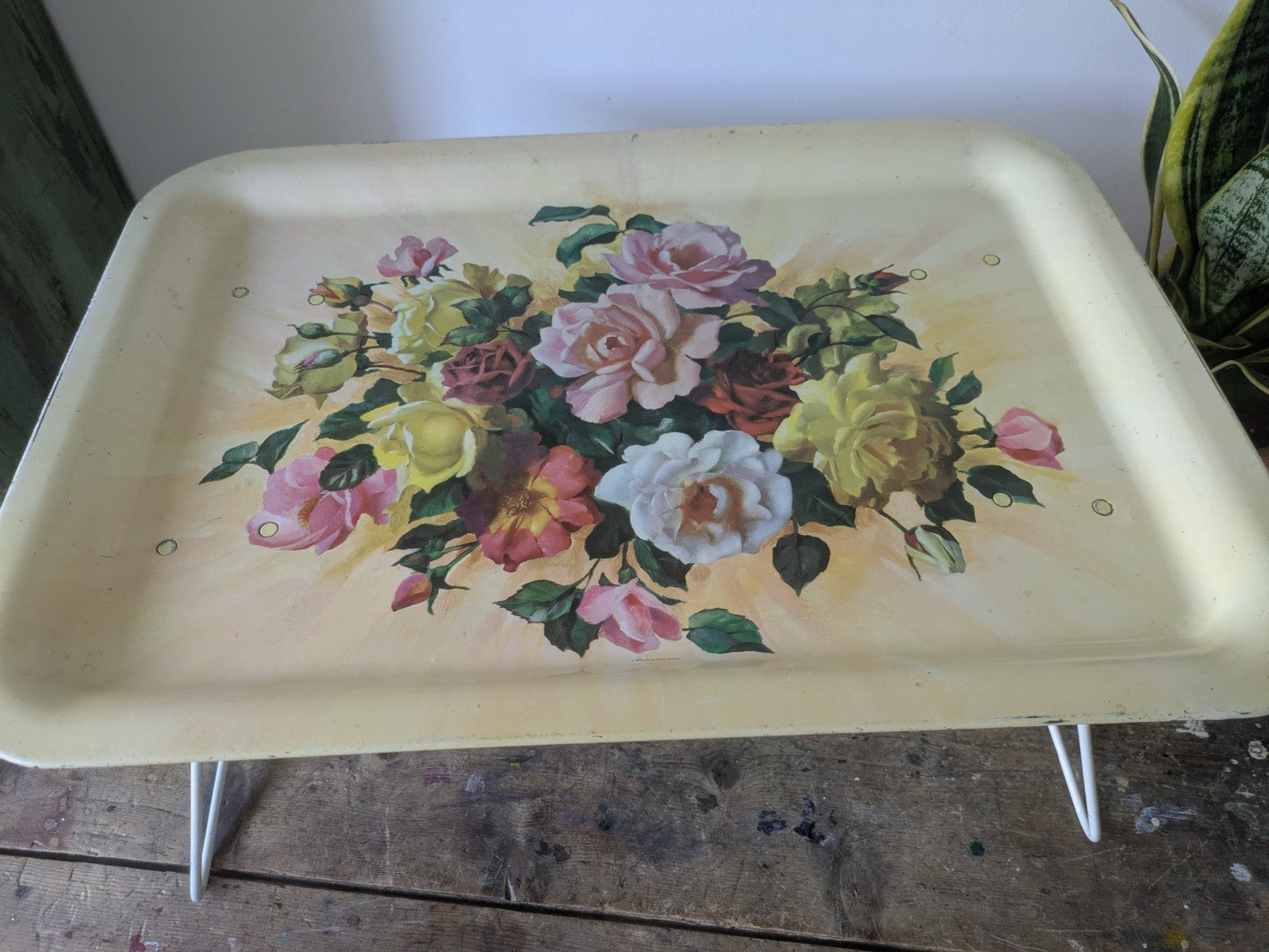 Vintage Retro Folding Lap Tray Breakfast Table Floral Rose Bouquet Prop Film TV 